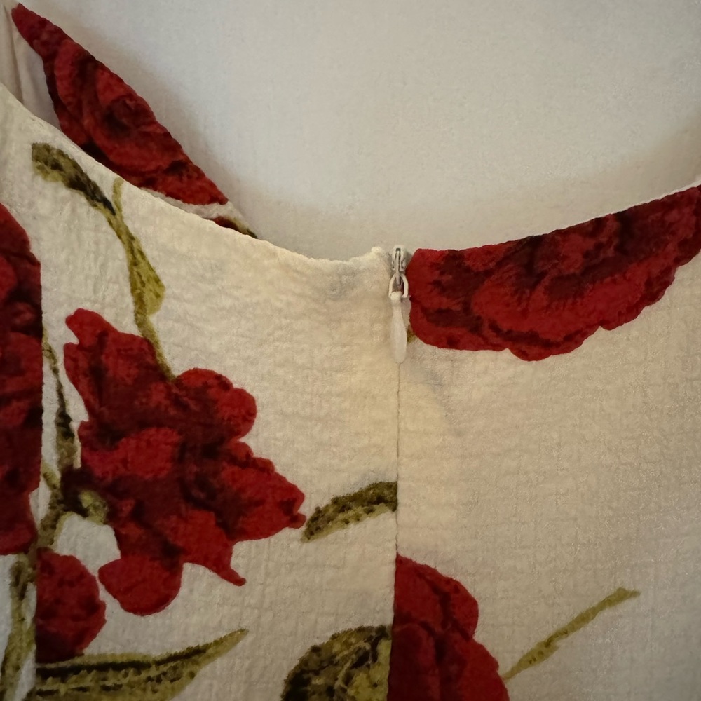 Medium Floral Dress – New | Elegant, Feminine & Flowy - Picture 5 of 10